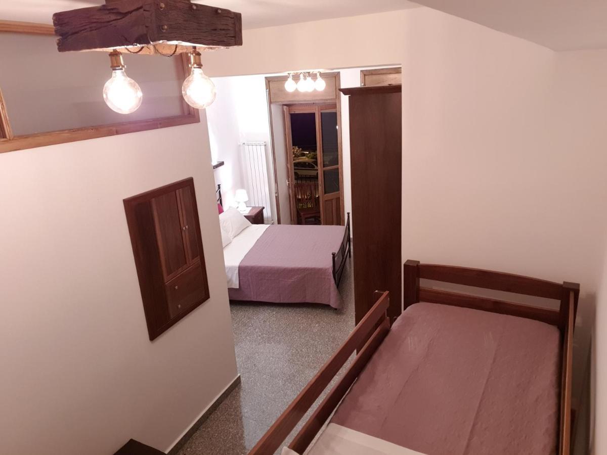 Fiumedinisi Il Covo Dei Re Bed & Breakfast エクステリア 写真